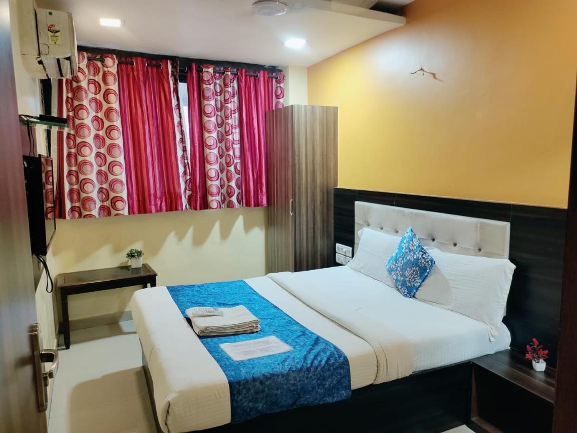 Hotel Golden Galaxy - Santacruz East Mumbai Bagian luar foto