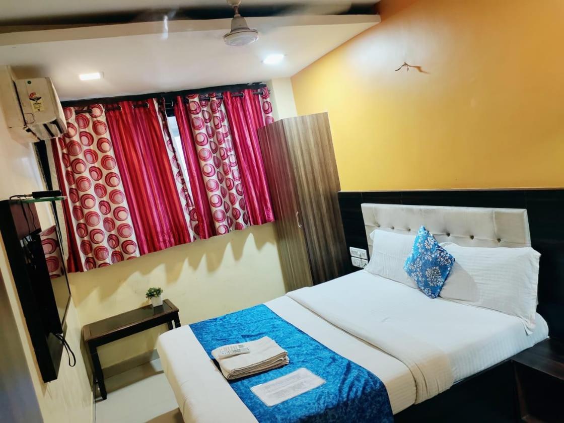 Hotel Golden Galaxy - Santacruz East Mumbai Bagian luar foto