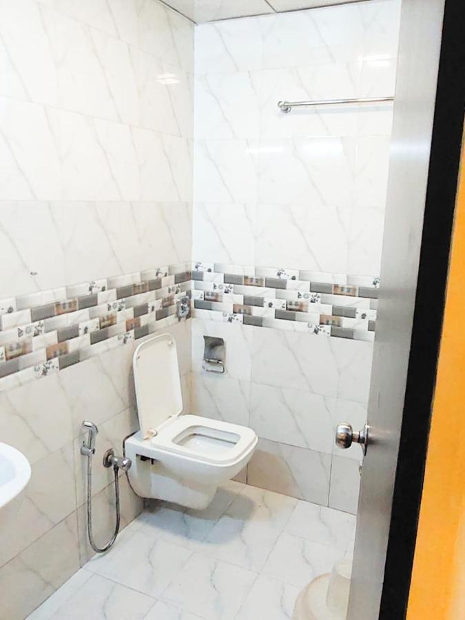 Hotel Golden Galaxy - Santacruz East Mumbai Bagian luar foto