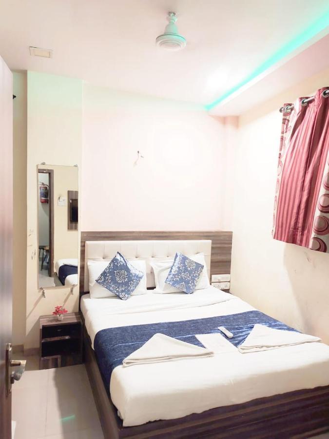 Hotel Golden Galaxy - Santacruz East Mumbai Bagian luar foto