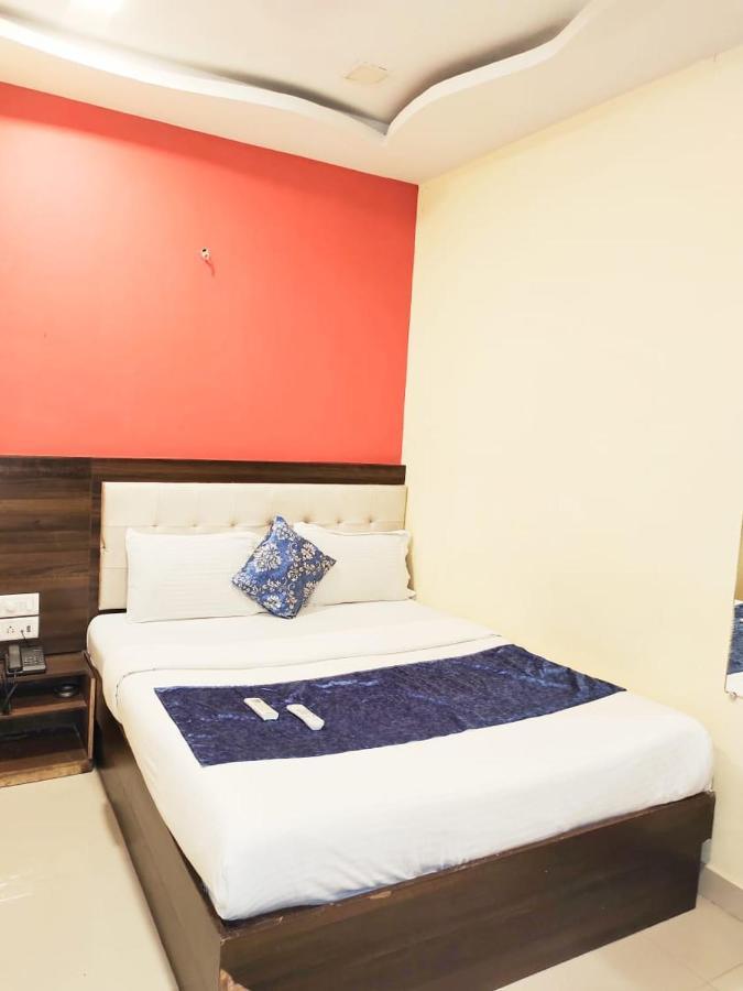 Hotel Golden Galaxy - Santacruz East Mumbai Bagian luar foto
