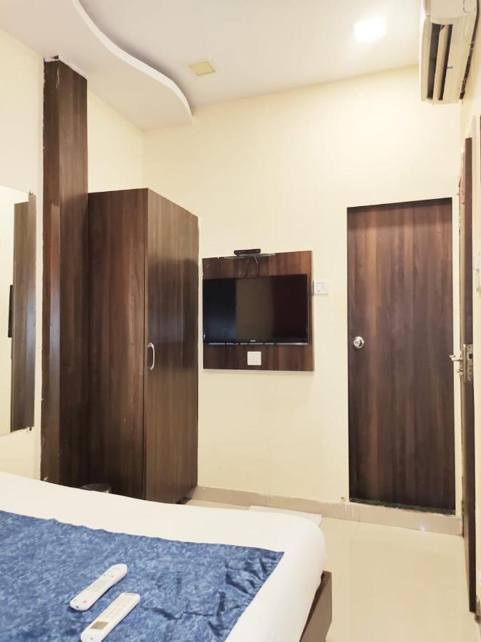 Hotel Golden Galaxy - Santacruz East Mumbai Bagian luar foto