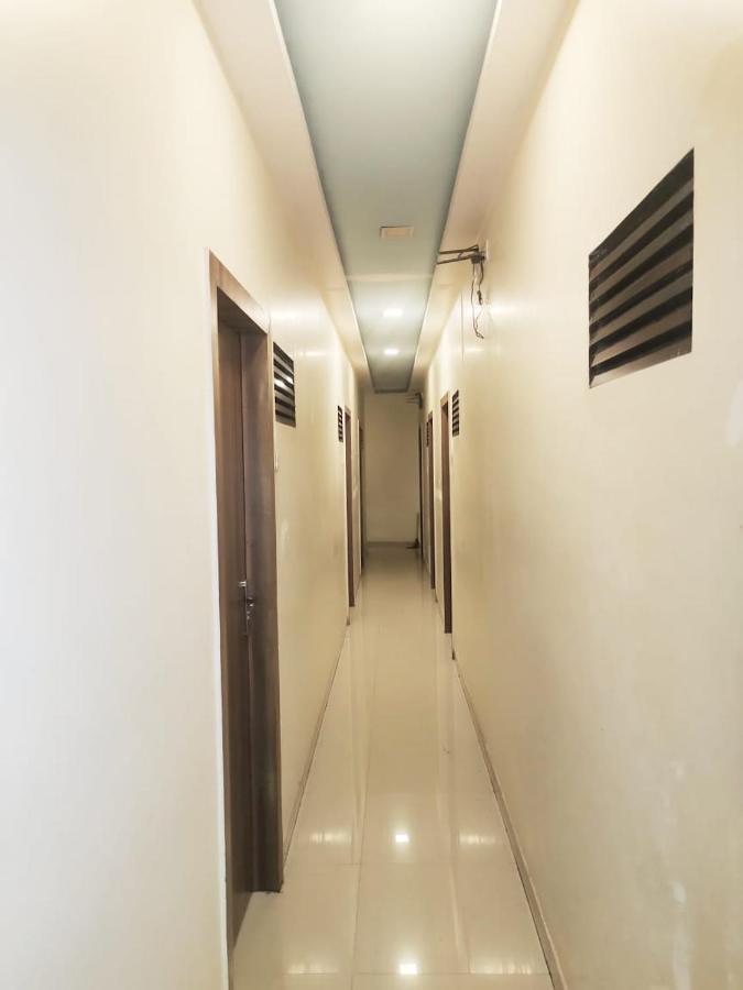 Hotel Golden Galaxy - Santacruz East Mumbai Bagian luar foto