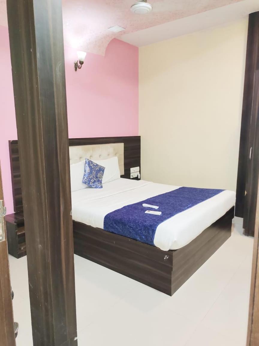 Hotel Golden Galaxy - Santacruz East Mumbai Bagian luar foto